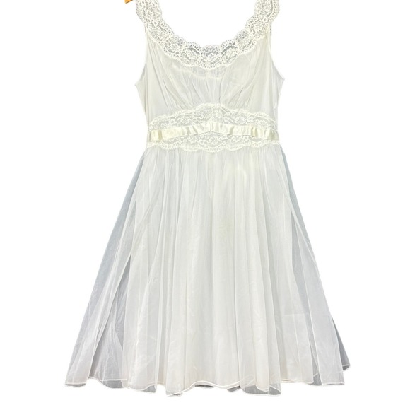 Vintage Vanity Fair White Nylon Tricot Lace Nightgown S 36